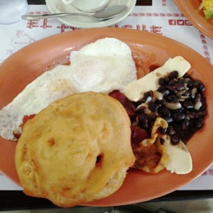 desayuno el trapiche con hojaldre