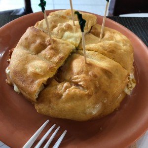 sandwich hojaldre con ropa vieja