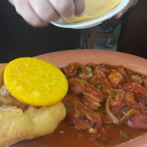 salchichas guisadas con tortilla y hojaldre