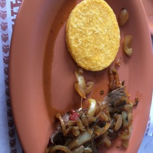 bistec encebollado con tortilla