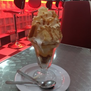 No me olvides (Helado de Vainilla, Sirope de Caramelo y Malva)