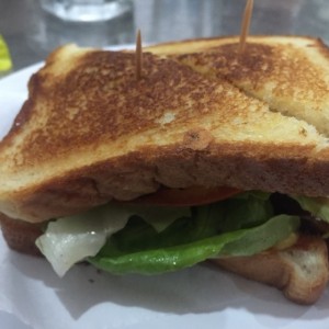 quesohamburguesa con tocino en pan de molde