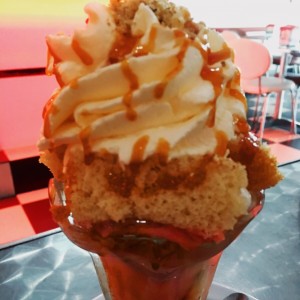 no me okvides con malva y caramello, helado de napolitano