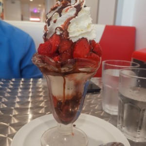 Sundae de Fresas con Helado