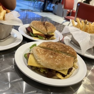 Hamburguesa - Quesoburguesa con tocino y extra de papitas fritas crujientes ??