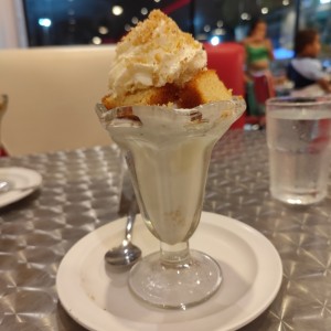 Postres - No me Olvides (Helado de vainilla con sirope de malva)