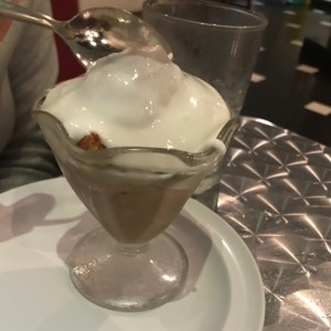 copa de helado con malva