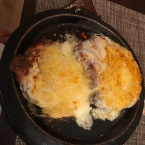 chuleta de cerdo gratinada.