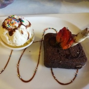 Brownie con helado.( DELICIOSO )