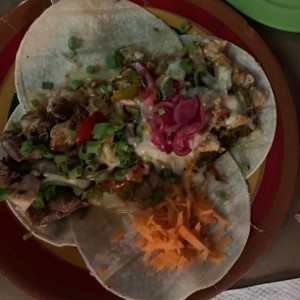 tacos de carne desmechada