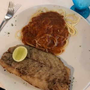 corvina a l plancha con espagueti pomodoro