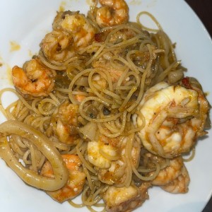 Espaguetti a la pescatore con langostinos