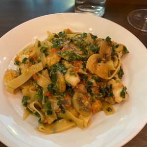 Fetuccini a la pescatore con langostinos