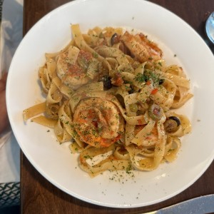 Spaghetti al oleo con camarones 