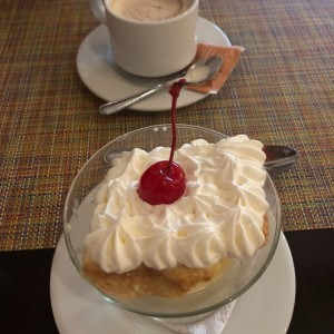 tres leches y un capuchino