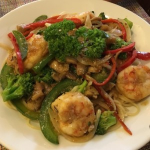 pasta primavera con langostinos