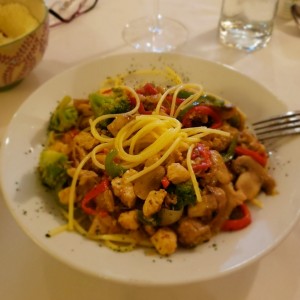 Pasta primavera con pollo -gluten free-