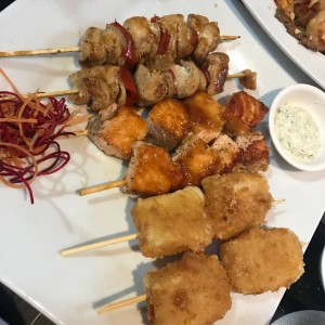 Brochetas - Queso, pollo, salmon