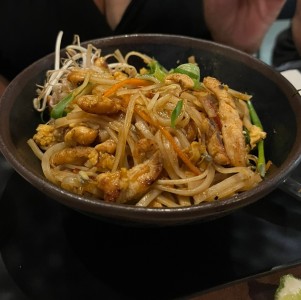 Phad thai de pollo