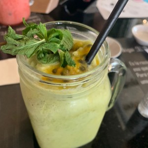 Batido verde con maracuya