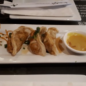 Empanadas de entrada, son 5 ( no recuerdo el nombre)