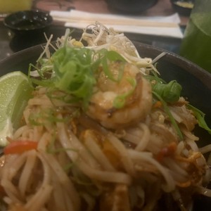 Pad Thai Mixto (pollo, filete y langostinos)