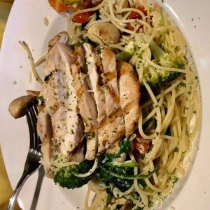 Pasta Primavera con Pollo