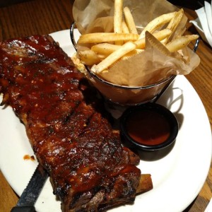 Costillas de Cerdo con Papas Fritas