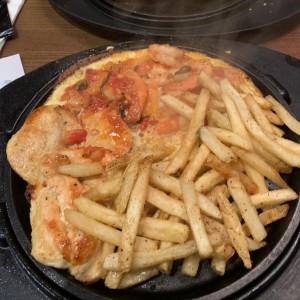 Sizzling con papitas. 