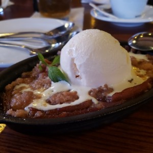 postre Pie de Manzana con Helado Vainilla