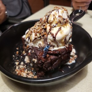 Brownie con helado