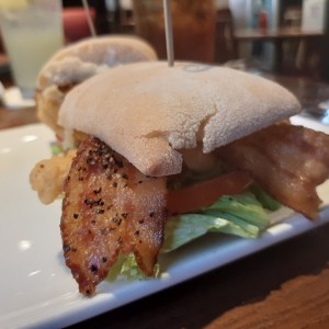 sandwich de pollo blt