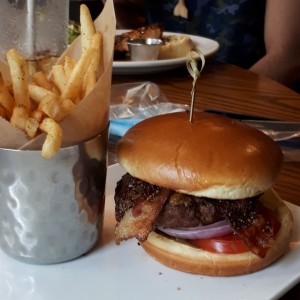 Fidays Classic Burger