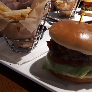 Friday's burger porcion lunch