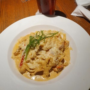 fettuccine en salsa alfredo con pollo