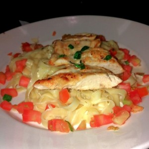 Pasta de Pollo en salsa Alfredo 