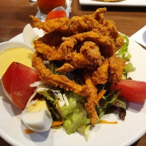 Cajun fried chicken salad