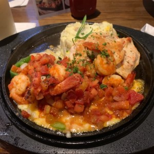 Sizzling de pollo y camarones