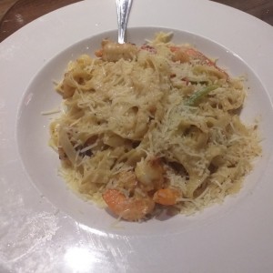 pasta Alfredo con camarones