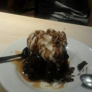 Brownie con helado