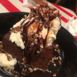 brownie con helado 