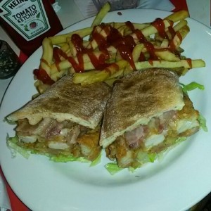 sandwich de deditos de pollo 