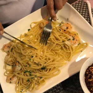 linguine y camarones