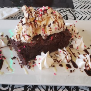 Brownie con helado