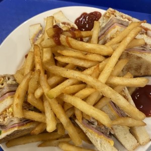 Combo - club sándwich + acompañamiento + bebida