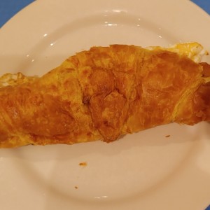 croissant huevo jamon