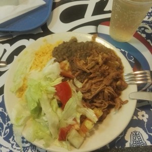 Pulled Pork con Ensalada verde