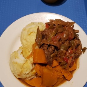 bistec picado con pure