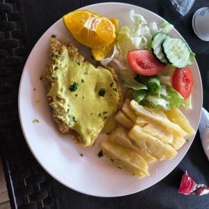 Mariscos - Filete de Pescado al curry con yuca 