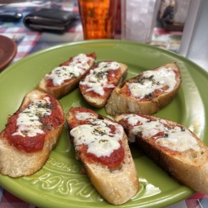 Pan Brusqueta de Pomodoro y Mozarella